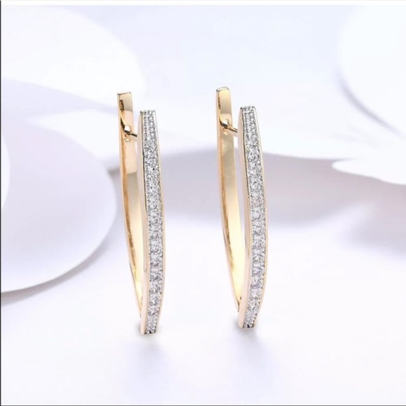 Women’s V shape Diamond 18K Yellow Gold Earrings - Picture 3 of 4